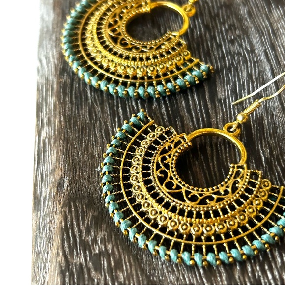 🏖️Beachy Bohemian Dangling Fan-Shaped Earrings. White, Turquoise or Black. - Picture 1 of 11